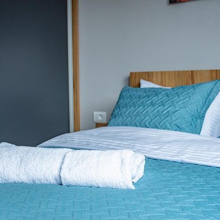 E&S Luxury Suite Apartments אוהריד מראה חיצוני תמונה