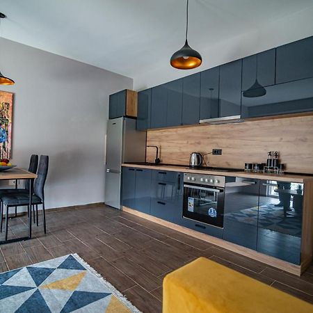 E&S Luxury Suite Apartments אוהריד מראה חיצוני תמונה