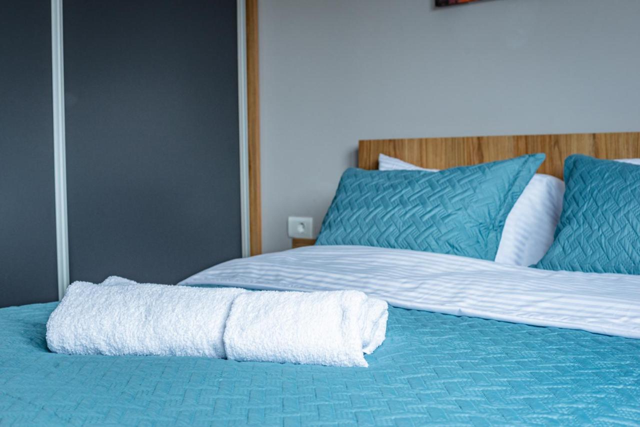 E&S Luxury Suite Apartments אוהריד מראה חיצוני תמונה