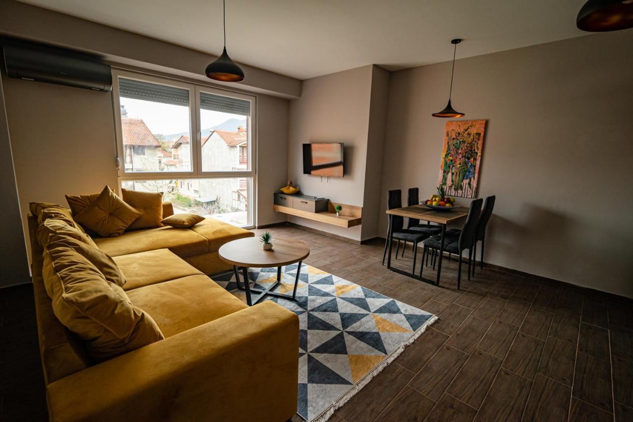 E&S Luxury Suite Apartments אוהריד מראה חיצוני תמונה