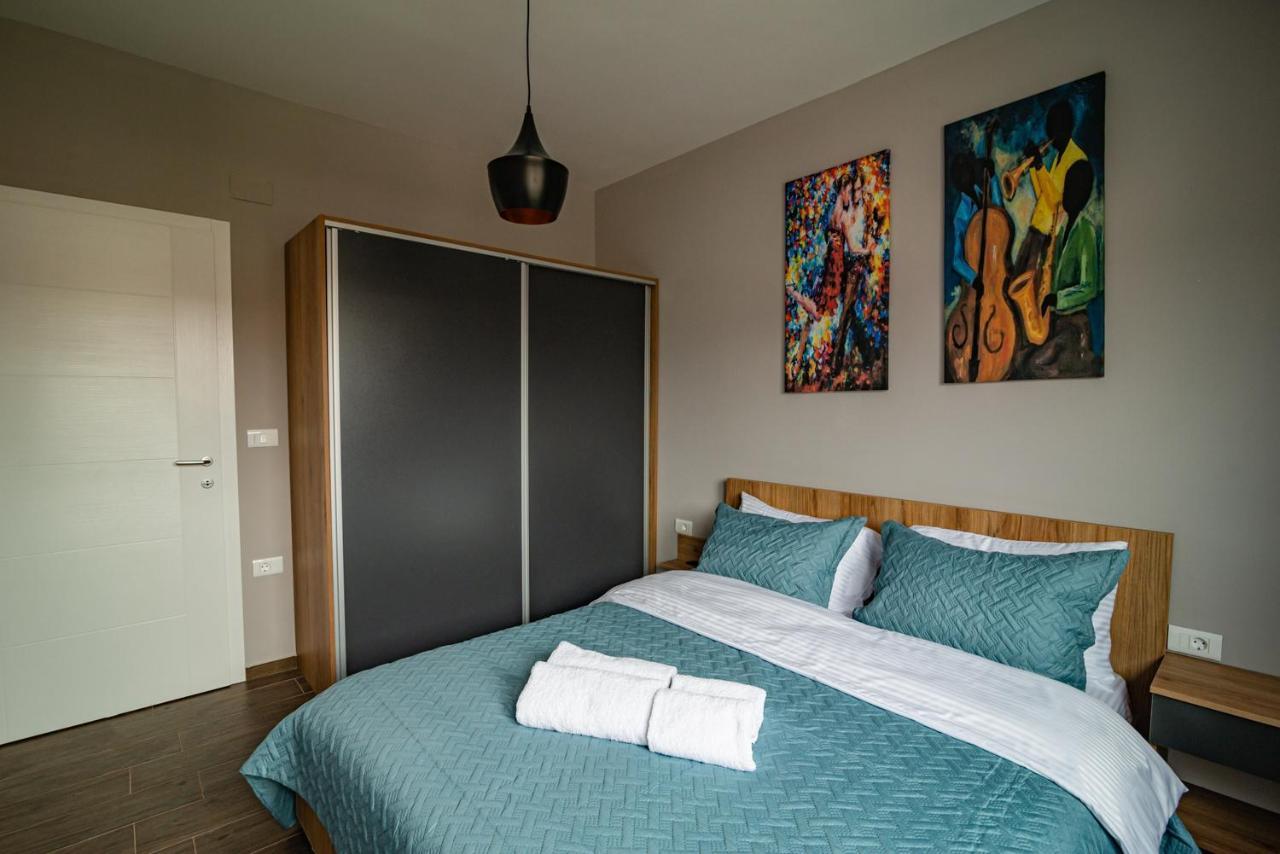 E&S Luxury Suite Apartments אוהריד מראה חיצוני תמונה
